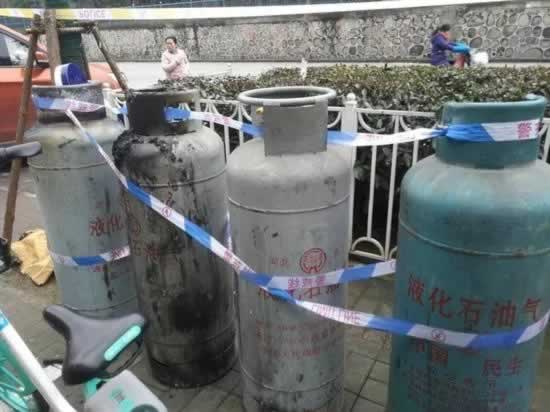 合肥青陽(yáng)路一主題餐廳煤氣罐爆燃
