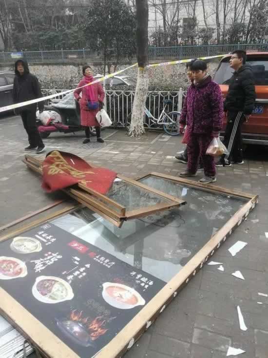 合肥青陽(yáng)路一主題餐廳煤氣罐爆燃